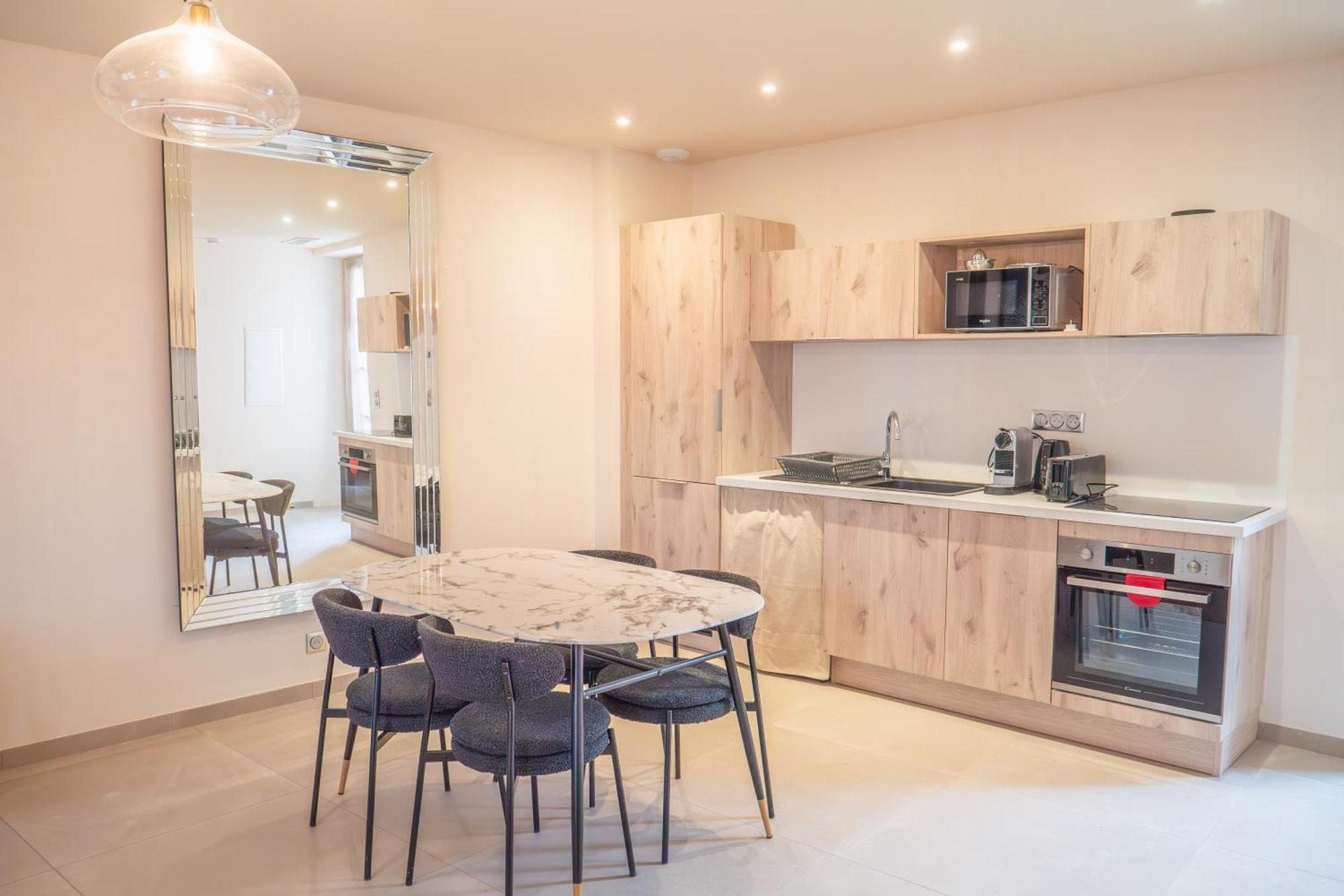 Apartment Chateau Du Parc - & Spas A Pezenas